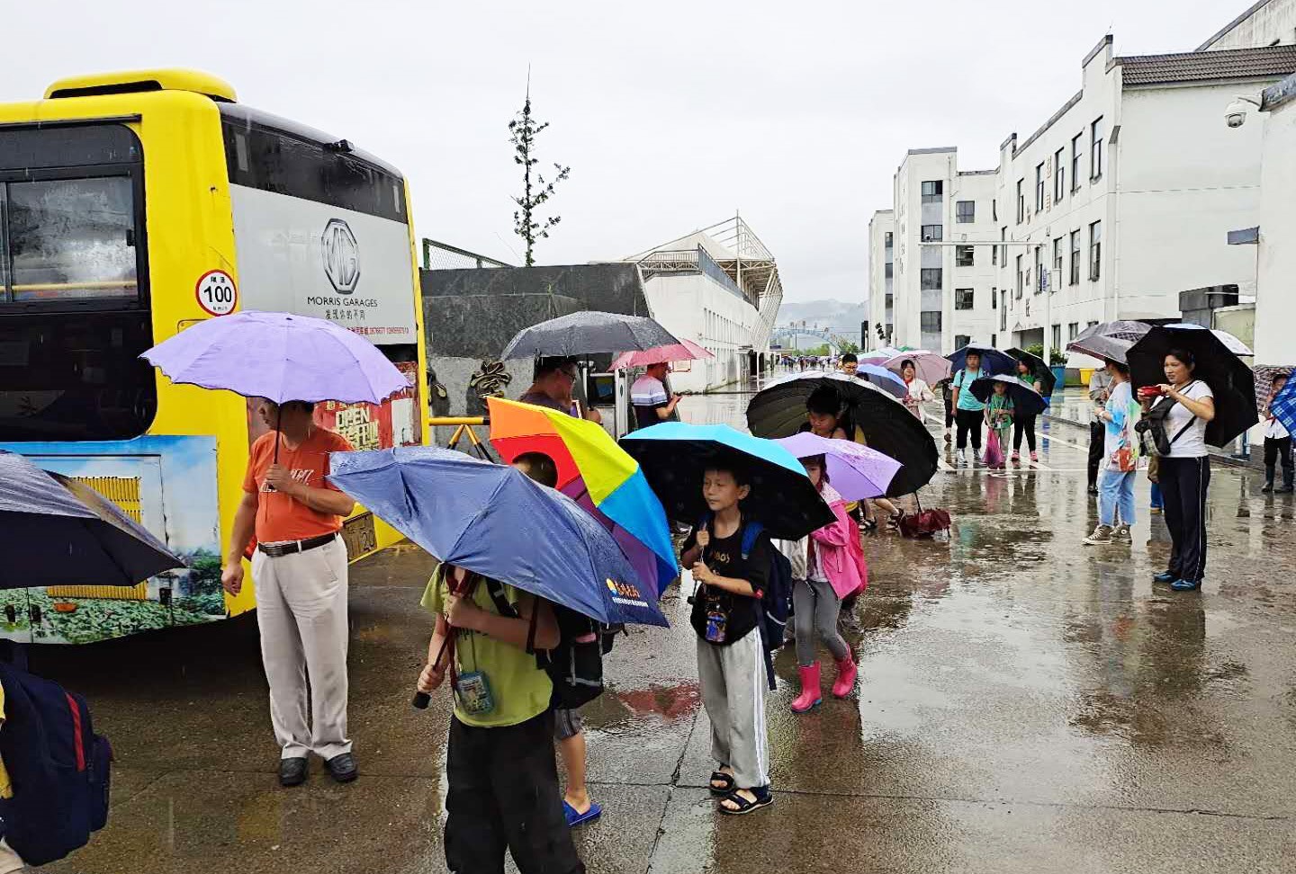 黃山長運汛期加強服務，保障學生安全出行