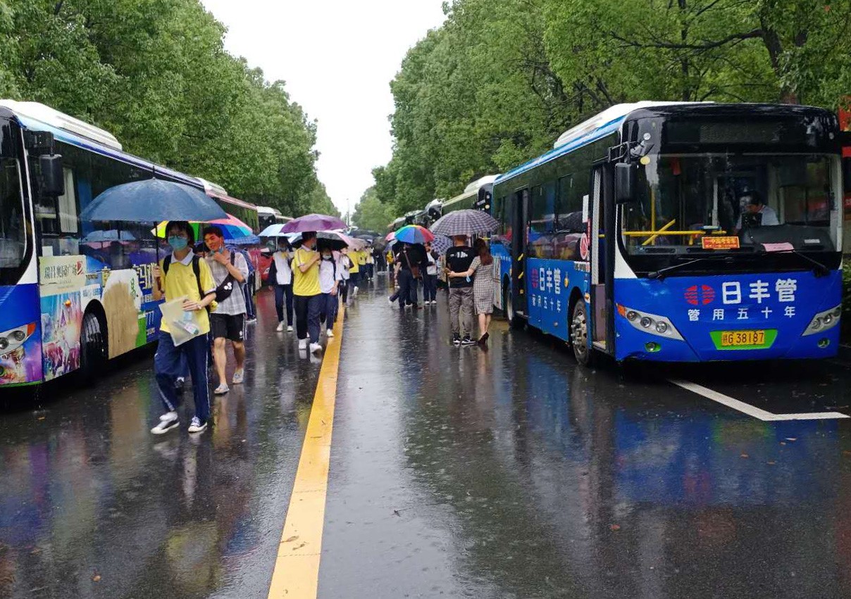 多家子公司多措并舉，為高考學(xué)子獻(xiàn)愛心