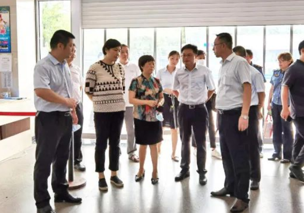 車小琴、熊敏一行檢查徐坊客運(yùn)分公司創(chuàng)建工作