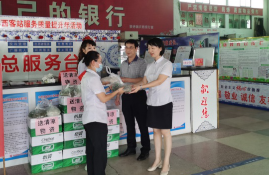 送清涼送健康，省交通工會領(lǐng)導(dǎo)慰問一線員工