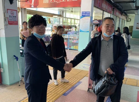 長運正能量 || 20萬現(xiàn)金！景德鎮(zhèn)長運西客站員工拾金不昧獲贊譽