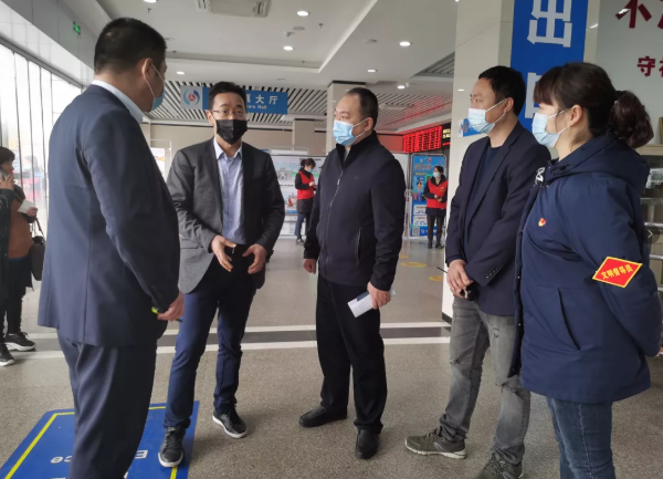 黃俊、穆孫祥先后深入徐坊客運(yùn)分公司督導(dǎo)文明創(chuàng)建、疫情防控、安全生產(chǎn)工作