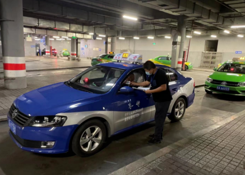 長運出租  開展“將心比心·終端檢驗”、“一心向黨·全心為民”專題活動