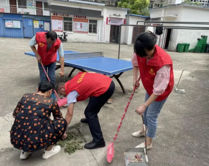 長運出租開展“學(xué)市黨代會精神 談貫徹落實舉措”主題黨日活動