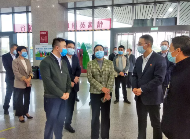 龍國(guó)英一行調(diào)研南昌長(zhǎng)途汽車(chē)西站疫情防控工作 劉磊陪同