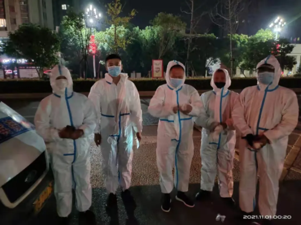 九江長運 助力疫情防控 圖片 連夜轉(zhuǎn)運人員