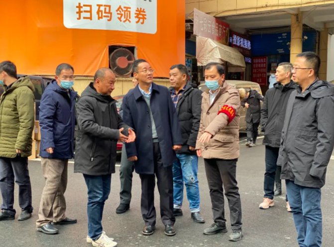 穆孫祥檢查指導(dǎo)長(zhǎng)運(yùn)物業(yè)、徐坊客運(yùn)站文明創(chuàng)建等工作