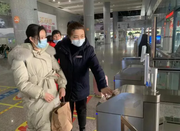 愛心接力，閉環(huán)服務(wù)，助盲人旅客回家