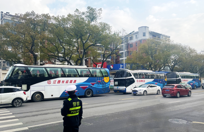 景德鎮(zhèn)長運旅游發(fā)展公司圓滿完成“景德鎮(zhèn)國際陶瓷藝術雙年展”運輸任務