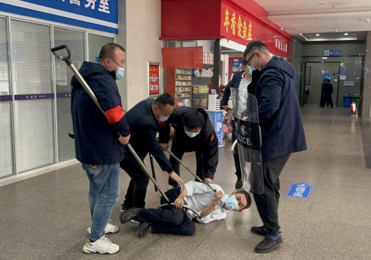 都市城際公交 開展突發(fā)事件應(yīng)急防恐演練