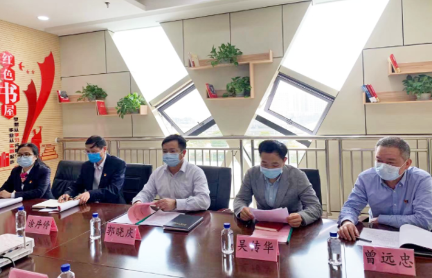 郭曉慶指導(dǎo)都市城際公交西站客運(yùn)分公司黨支部2021年度組織生活會