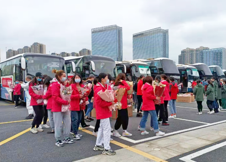 九江長運：共青公司順利完成運送援昌醫(yī)護(hù)人員返贛任務(wù)