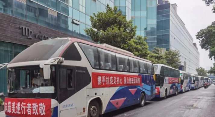 都市城際公交：運送醫(yī)護人員 支援核酸檢測