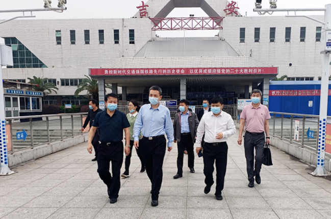 吉安長(zhǎng)運(yùn)、吉安公交：吉安市政府領(lǐng)導(dǎo)調(diào)研游（旅）客集散服務(wù)廳（驛站）建設(shè)工作