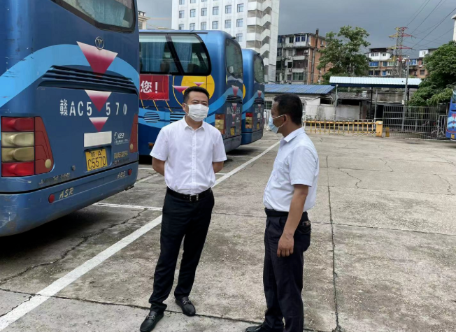 王曉督導(dǎo)青山客運(yùn)站復(fù)工復(fù)產(chǎn)、疫情防控及安全生產(chǎn)工作