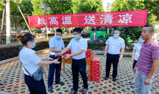 占梁慰問鷹潭長運(yùn)、鷹潭公交一線職工  肖良芝陪同