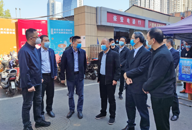 黃俊深入長(zhǎng)運(yùn)物業(yè)督導(dǎo)安全生產(chǎn)、疫情防控工作