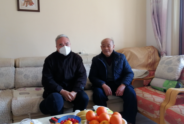 張小平、戴豪贛、黃俊、劉志堅(jiān)慰問(wèn)困難職工