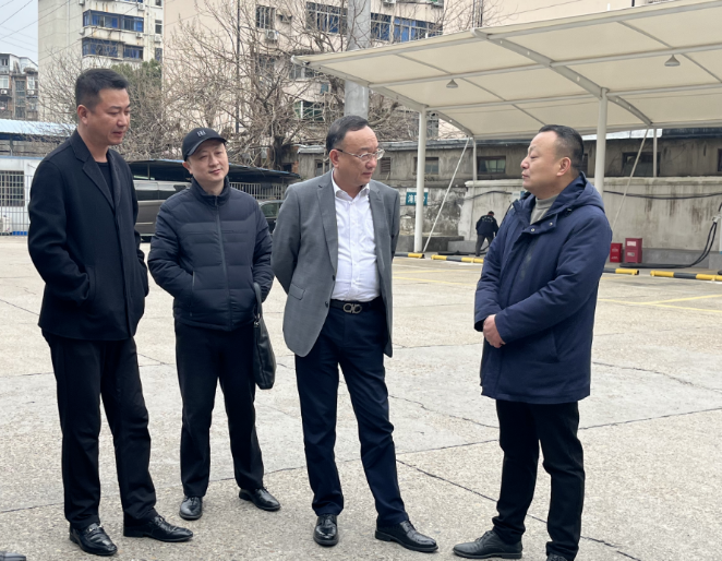 胡維泉調(diào)研都市城際公交、長運出租生產(chǎn)經(jīng)營工作