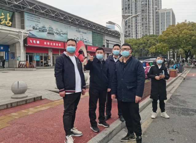 市道路運輸服務中心領導督導都市城際公交文明創(chuàng)建、安全生產(chǎn)工作