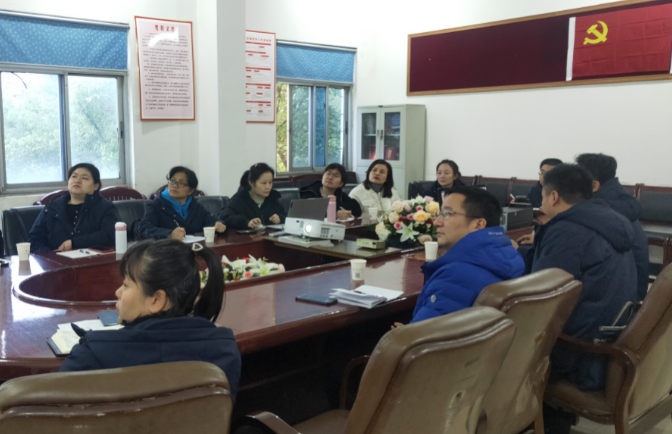 大通物流領(lǐng)導(dǎo)深入修理、檢測(cè)片區(qū)開(kāi)展崗位融合調(diào)研