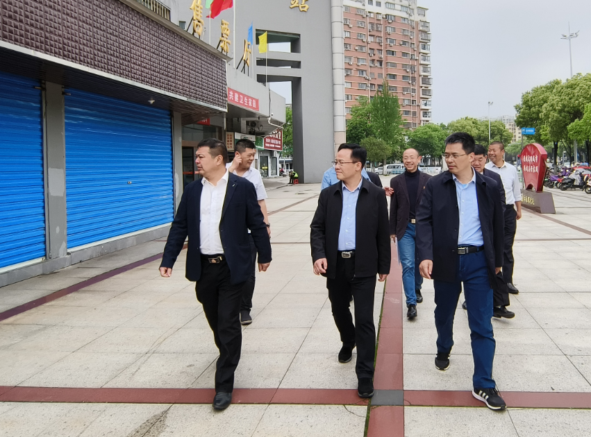 張平來蒞臨鷹潭長運督導創(chuàng)衛(wèi)工作 肖良芝陪同