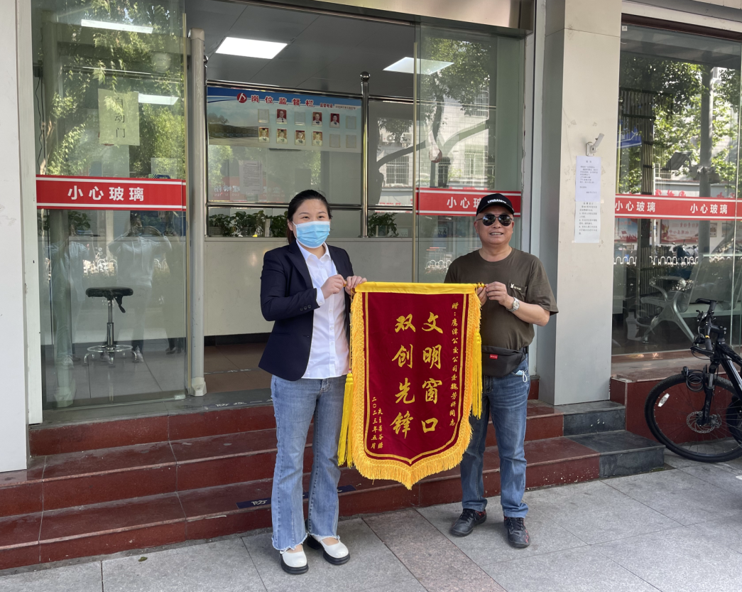 暖新聞 || 鷹潭公交:助人為樂(lè) 溫暖人心