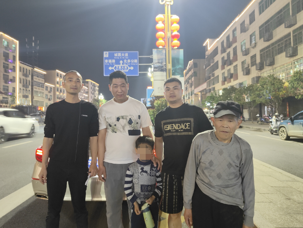 九江長運(yùn):小學(xué)生坐錯站 工作人員助他回家