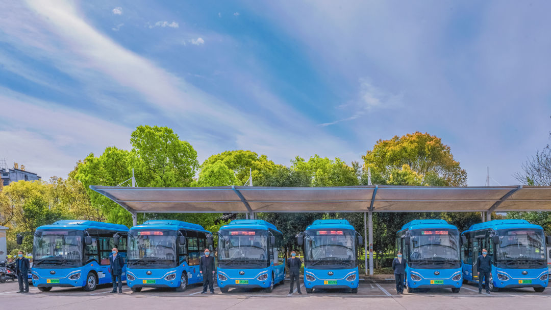 爭分奪秒拼經(jīng)濟(jì) || 婺源公交：穩(wěn)安全 優(yōu)服務(wù) 確?！半p過半”