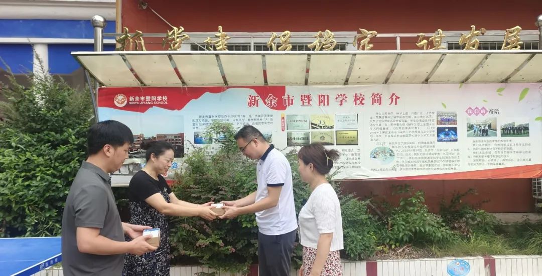 新余公交：優(yōu)質服務進校園，送卡上門暖人心