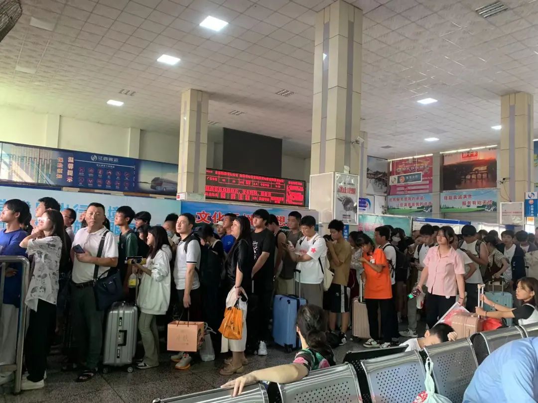 江西長(zhǎng)運(yùn)積極應(yīng)對(duì)中秋、國(guó)慶客流高峰