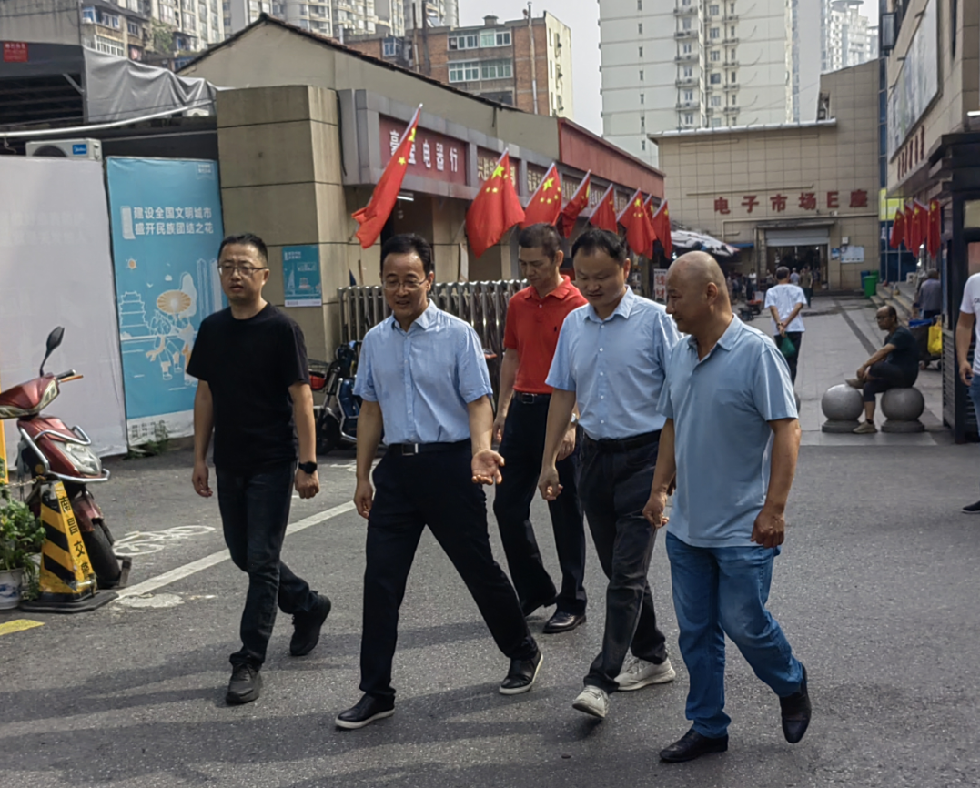 穆孫祥督導(dǎo)長(zhǎng)運(yùn)物業(yè)、都市城際公交節(jié)日期間安全生產(chǎn)工作