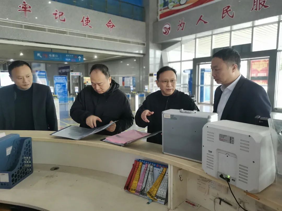 劉志堅一行督導都市城際公交“三站一場”環(huán)境整治工作