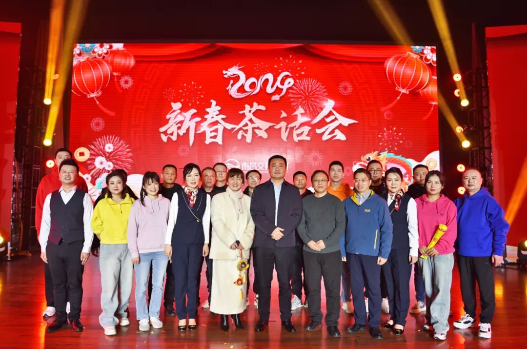 王曉一行慰問南昌交投集團(tuán)年會參演演員