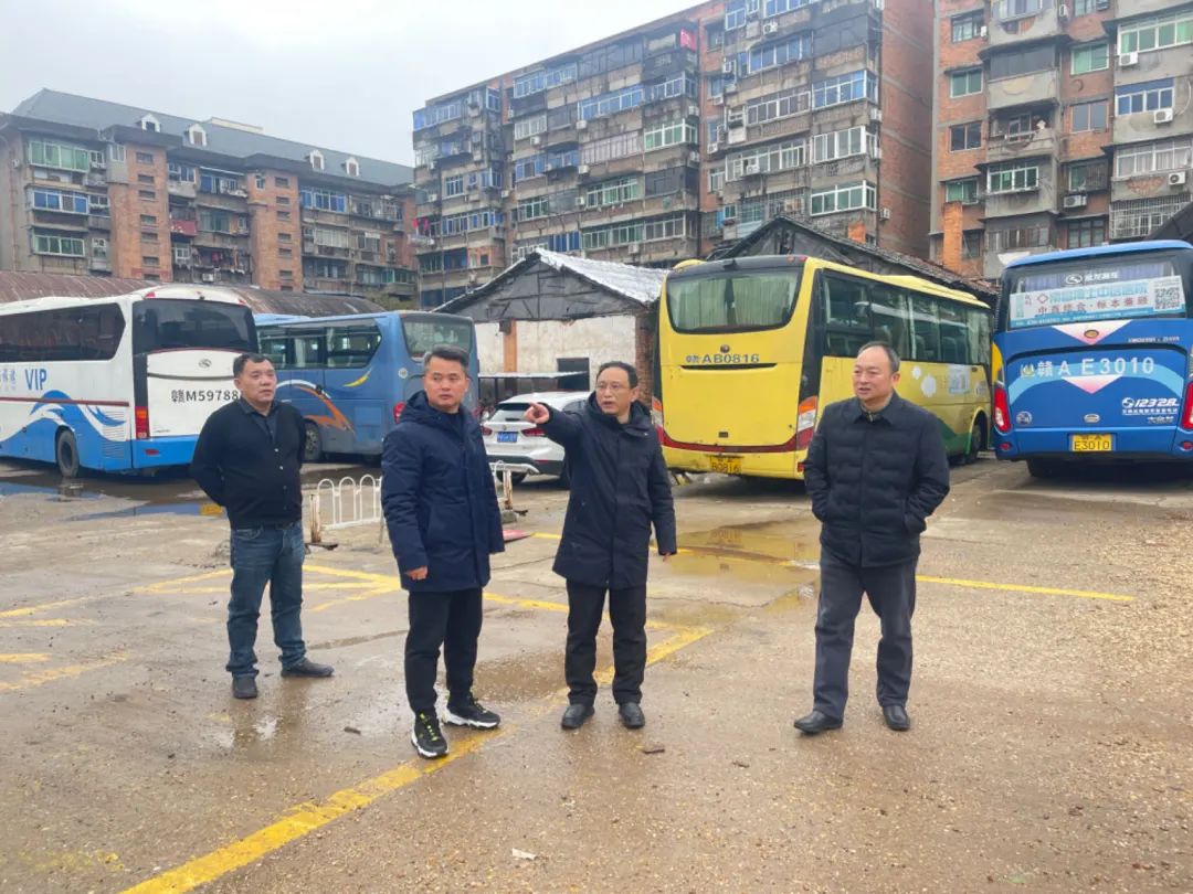 劉志堅(jiān)一行督導(dǎo)長(zhǎng)運(yùn)物業(yè)、南昌長(zhǎng)途汽車西站環(huán)境品質(zhì)大提升工作