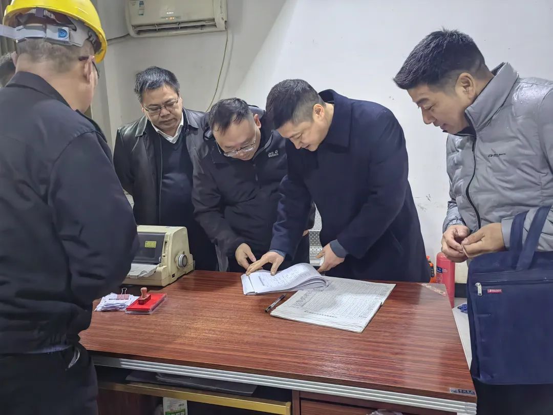 占梁一行檢查鄱陽長運(yùn)、上饒汽運(yùn)春運(yùn)工作