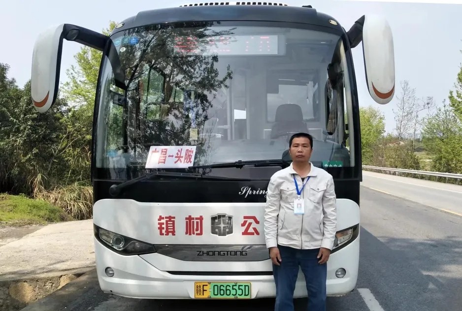 撫州長運:路遇車禍 公交駕駛員第一時間救人