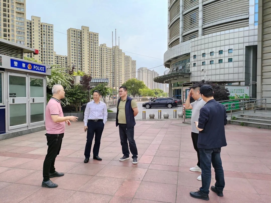 領(lǐng)導(dǎo)班子成員督查九江長途汽車站及周邊區(qū)域創(chuàng)文工作落實情況