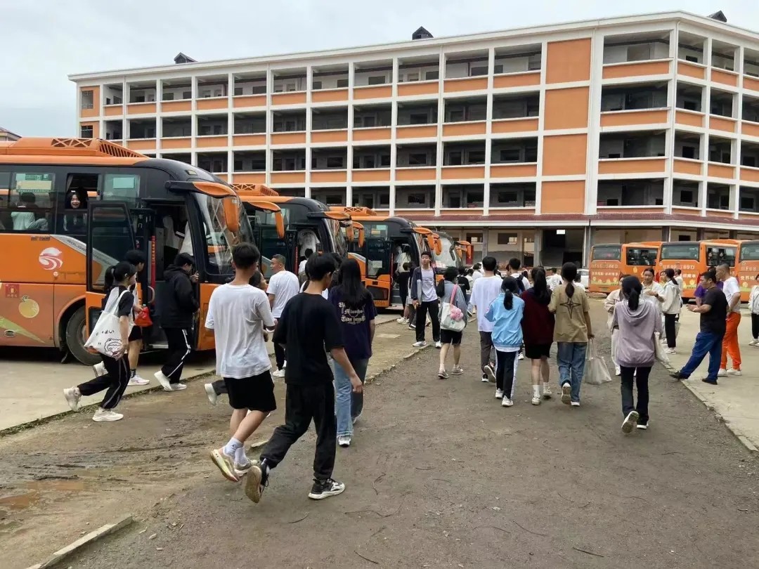 撫州長運:南豐分公司圓滿完成體考護(hù)航工作