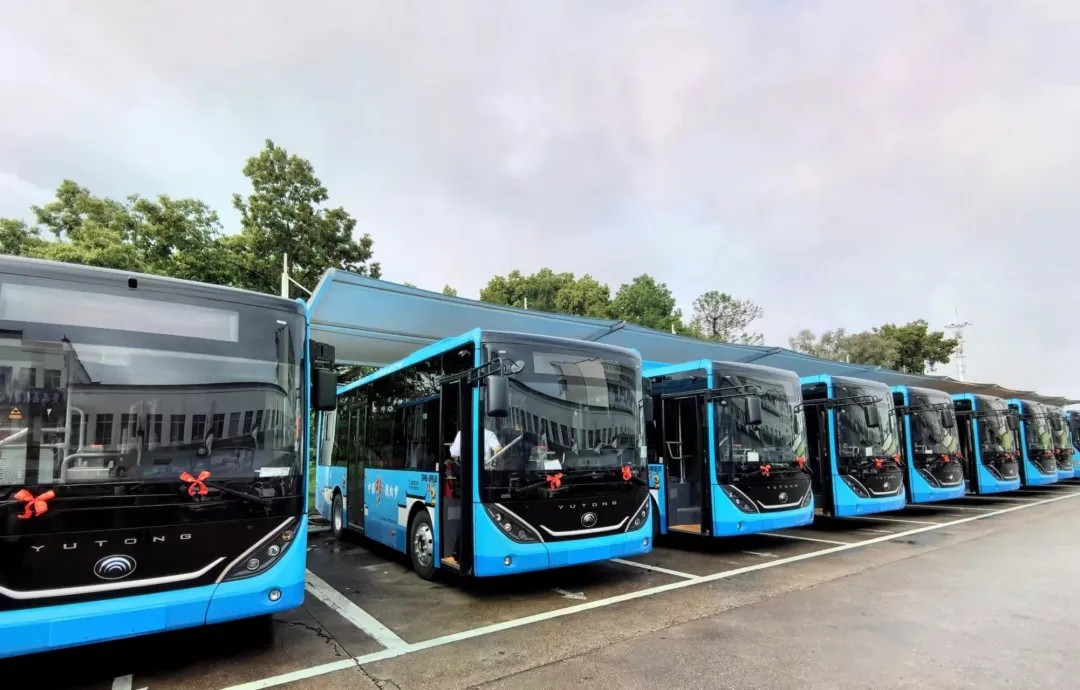 婺源公交:五一大禮包 8輛新純電動公交車正式上線運(yùn)營啦!