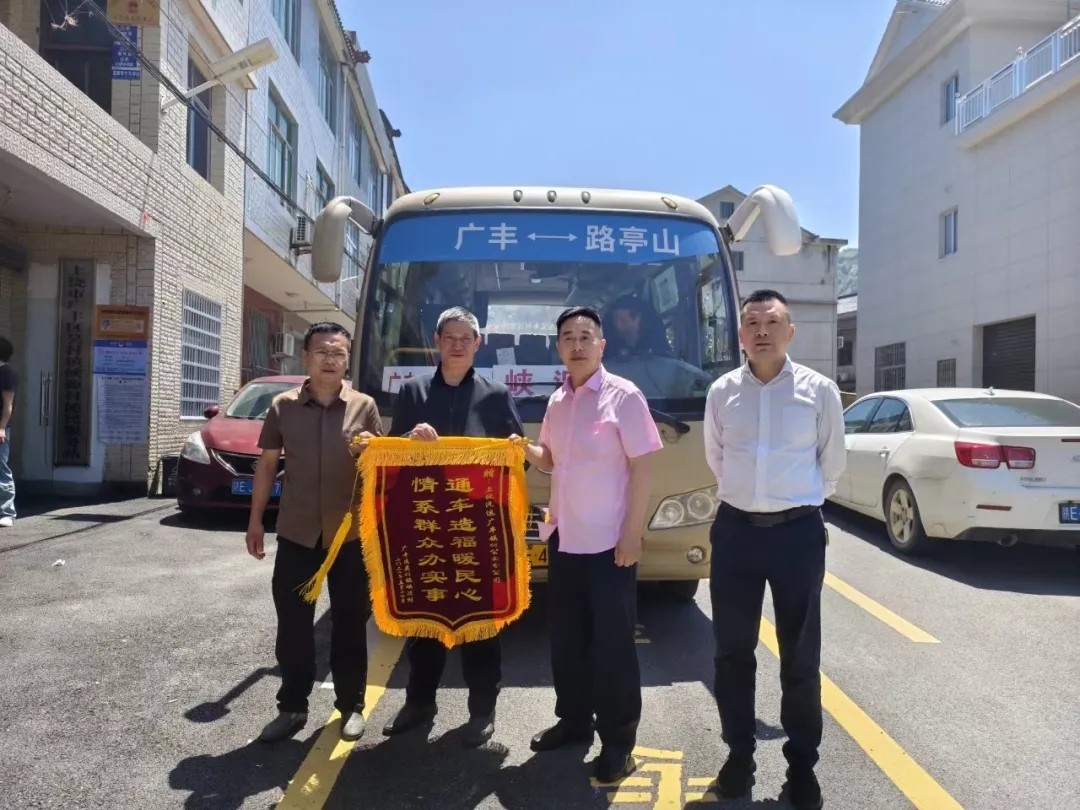 上饒汽運(yùn)：獲贈(zèng)錦旗、彰顯為民服務(wù)宗旨