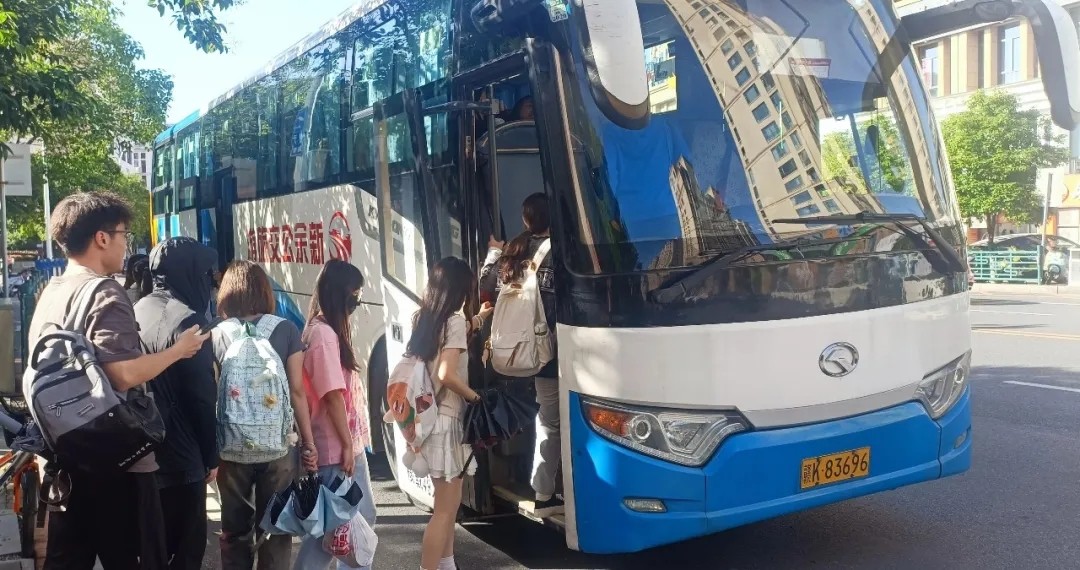 新余公交:定制直通車走進校園