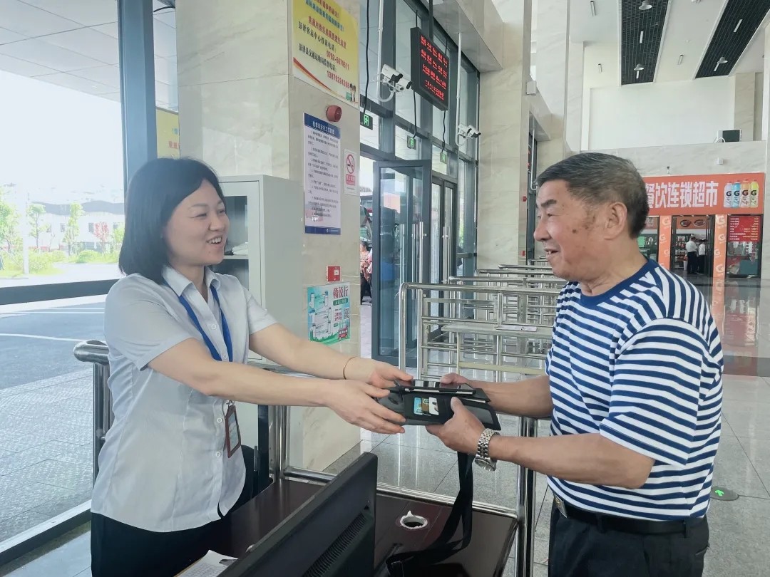 九江長運：拾金不昧加免費乘車 長運的服務(wù)太好了！