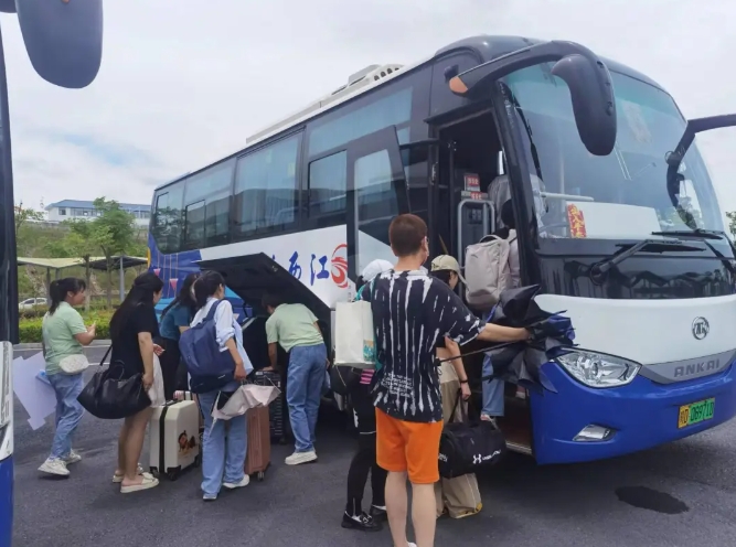 吉安公司:新干長(zhǎng)運(yùn)圓滿完成大學(xué)生排舞大賽運(yùn)輸任務(wù)