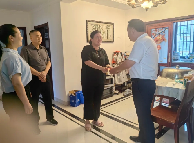 鷹潭長(zhǎng)運(yùn):“七一”期間走訪慰問困難黨員