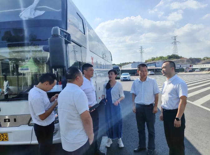 劉磊、占梁督導(dǎo)九江長運(yùn)校園直通車工作