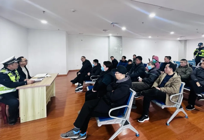 萍鄉(xiāng)長(zhǎng)運(yùn) 聯(lián)合蘆溪、上栗交警部署春運(yùn)安全工作