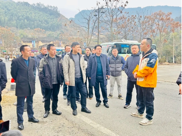 占梁出席景區(qū)直通車2025年籌備會(huì)