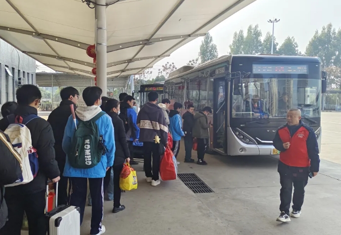 吉安公交:公交暖心服務(wù) 護(hù)航春運(yùn)返程路