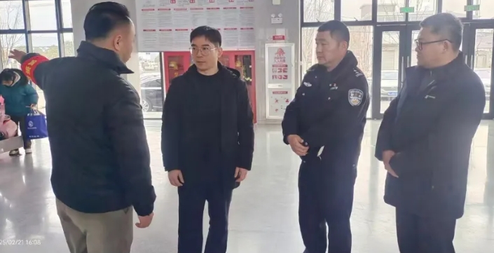 馬鞍山長客：含山縣縣委領(lǐng)導(dǎo)檢查含山中心客運(yùn)站安全生產(chǎn)工作